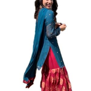 Red and blue-green with gold detail sharara